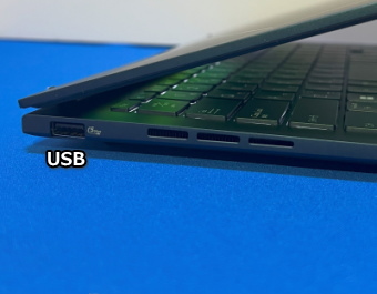 ASUS Zenbook 14 OLED UX3405MA 左側面